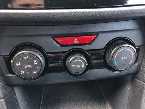 Used 2018 Subaru Crosstrek 2.0i Premium w/ Eyesight System image 21