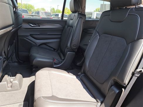 New 2025 Jeep Grand Cherokee L Altitude image 15