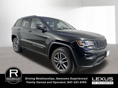 Used 2018 Jeep Grand Cherokee Limited w/ Luxury Group II image 3