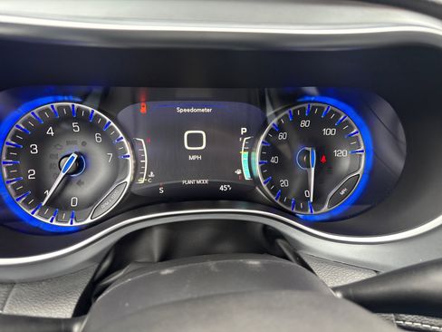 New 2026 Chrysler Pacifica Limited image 13