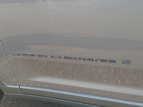 New 2025 Jeep Grand Cherokee Altitude w/ Trailer Tow Package image 15