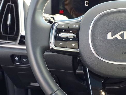Used 2025 Kia Sorento EX w/ Panoramic Sunroof Package image 18