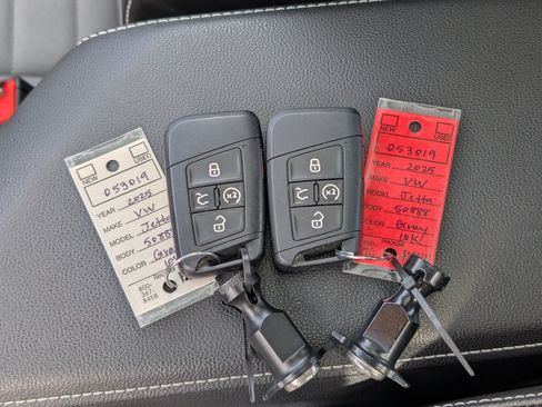 Used 2025 Volkswagen Jetta SE w/ Sunroof Package FWD image 38