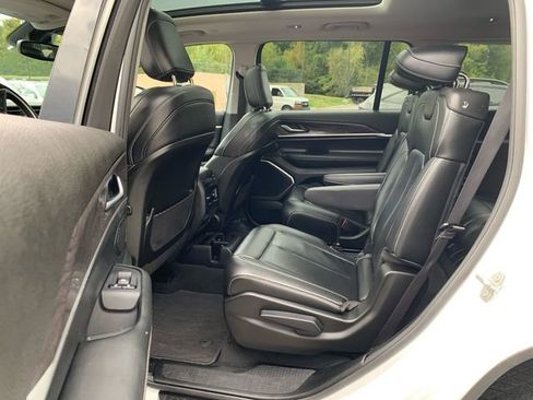 Used 2022 Jeep Grand Cherokee L Limited w/ Black Appearance Package image 18