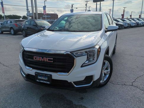 Used 2024 GMC Terrain SLE FWD image 1