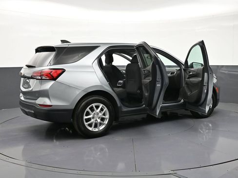 Used 2023 Chevrolet Equinox LT image 32