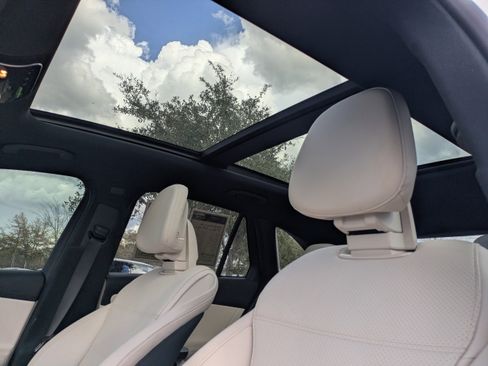 Certified 2025 Mercedes-Benz GLC 300 image 4