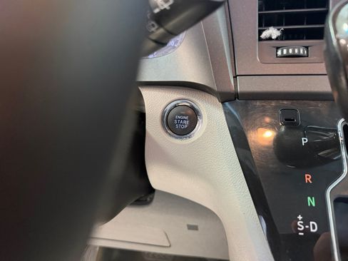 Used 2016 Toyota Sienna XLE Premium FWD image 24