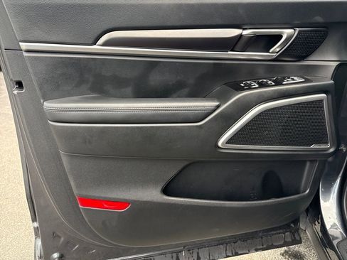 Used 2024 Kia Telluride LX image 12