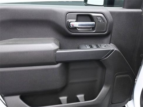 Used 2022 Chevrolet Silverado 2500 Custom w/ Custom Convenience Package image 11