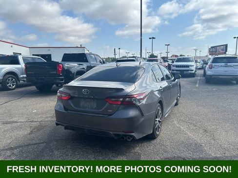 Used 2022 Toyota Camry SE FWD image 3