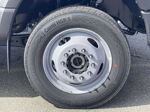 New 2024 Ford F450 XL w/ XL Chrome Package image 10