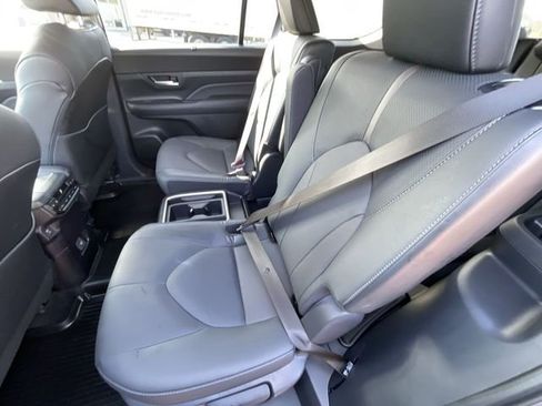 Used 2025 Toyota Grand Highlander Platinum image 18