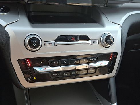 Certified 2022 Ford Explorer XLT w/ Equipment Group 202A image 23