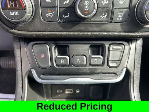 Used 2020 GMC Terrain SLE w/ Driver Convenience Package AWD/4WD image 26