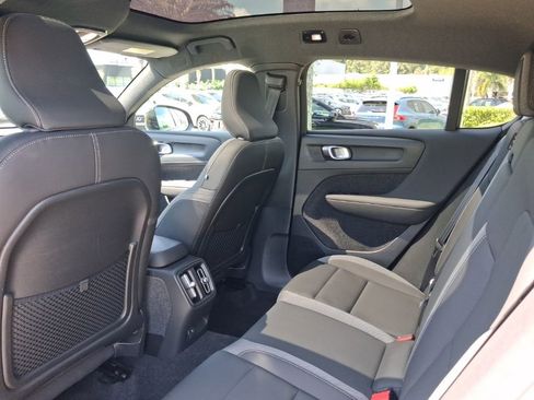 Used 2023 Volvo C40 Recharge Core image 7