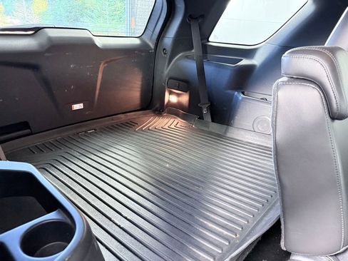 Used 2017 Ford Explorer XLT w/ Equipment Group 202A image 27