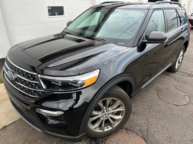 Certified 2023 Ford Explorer XLT w/ Equipment Group 202A AWD/4WD image 1