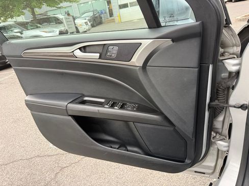 Used 2017 Ford Fusion SE w/ Fusion SE Technology Package FWD image 22