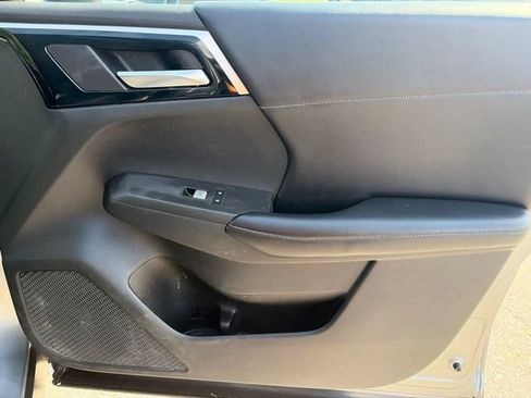 Used 2022 Mitsubishi Outlander SE AWD/4WD image 36
