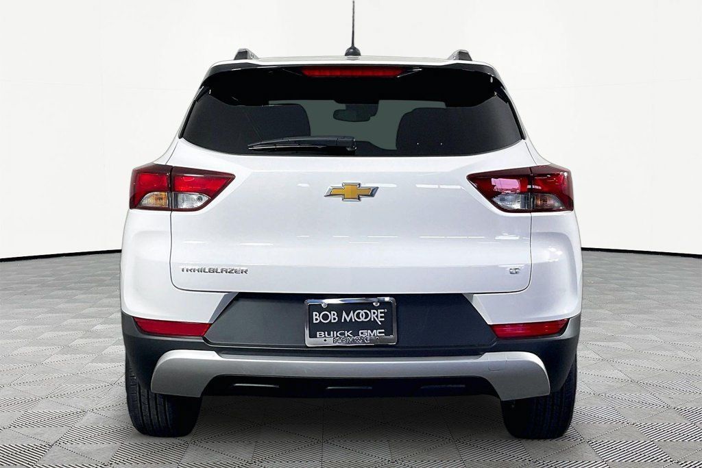 Used 2023 Chevrolet TrailBlazer LT w/ Convenience Package FWD image 5