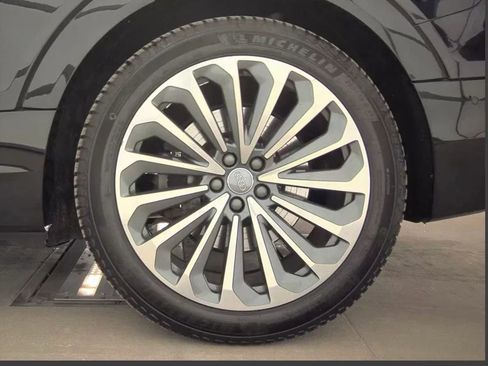 Used 2019 Audi e-tron Prestige image 10