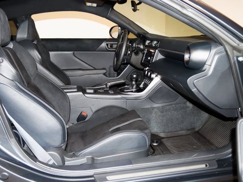 Used 2024 Toyota GR86 Premium image 57