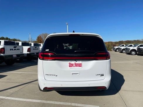 New 2026 Chrysler Pacifica Limited w/ Uconnect Theater Family Group image 3