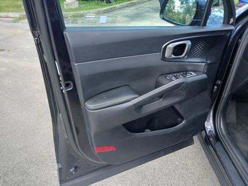 Used 2025 Kia Sorento S w/ Panoramic Sunroof Package FWD image 11