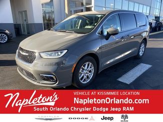 Used 2023 Chrysler Pacifica Touring-L video 1