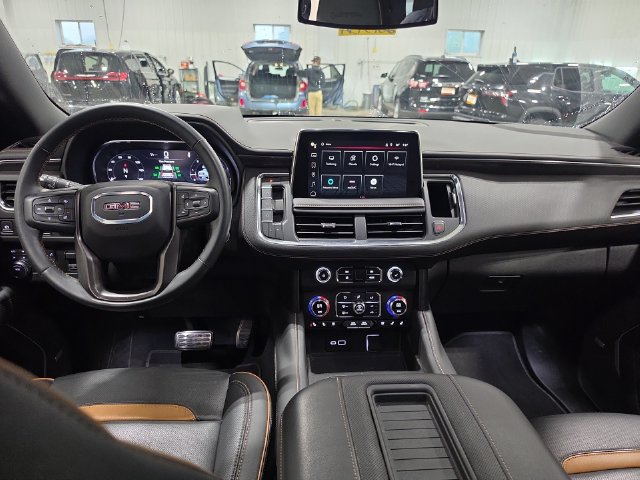 Used 2024 GMC Yukon AT4 w/ Technology Package AWD/4WD image 4