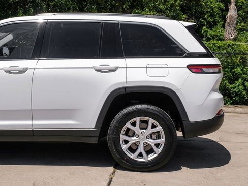 Used 2022 Jeep Grand Cherokee Limited image 22