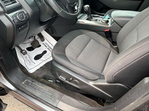 Used 2018 Ford Explorer XLT w/ Equipment Group 201A AWD/4WD image 12
