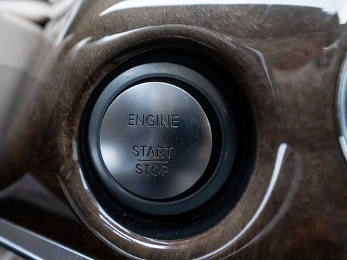 Used 2017 Mercedes-Benz S 550 Sedan image 27