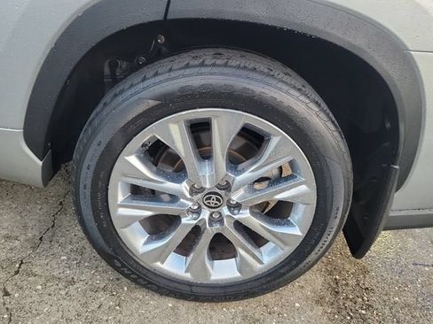 Used 2024 Toyota Highlander Limited FWD image 6