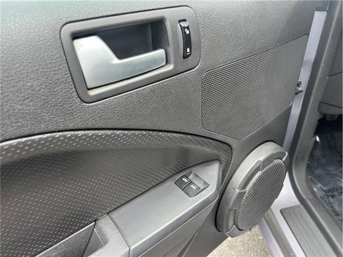 Used 2006 Ford Mustang GT RWD image 15
