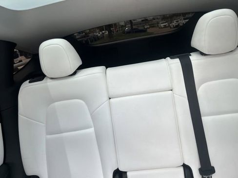 Used 2022 Tesla Model Y Long Range image 9