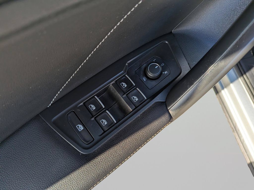 Certified 2023 Volkswagen Tiguan SE FWD image 15