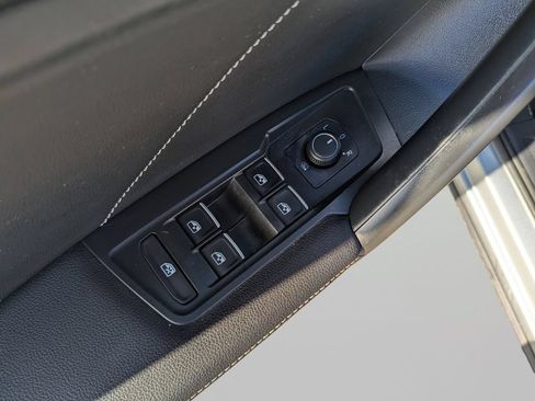 Certified 2023 Volkswagen Tiguan SE FWD image 15