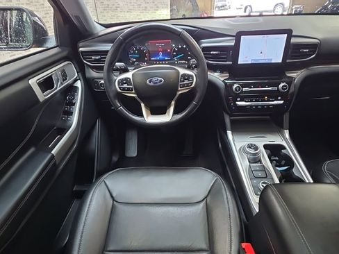 Used 2021 Ford Explorer Limited w/ Equipment Group 301A AWD/4WD image 18