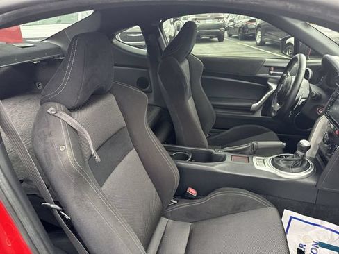Used 2017 Toyota 86 RWD image 15