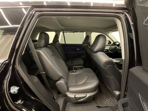 Used 2024 Toyota Grand Highlander AWD image 25