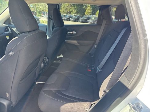 Used 2017 Jeep Cherokee Latitude image 19