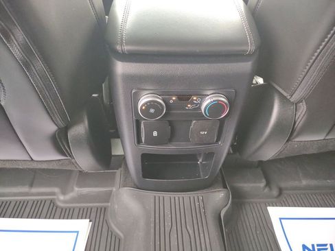 Used 2021 Ford Explorer XLT w/ Equipment Group 202A image 8