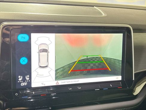 Certified 2025 Volkswagen Atlas Cross Sport SE image 16