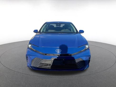 Used 2025 Toyota Camry LE image 4