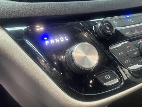 Used 2019 Chrysler Pacifica Touring-L image 23