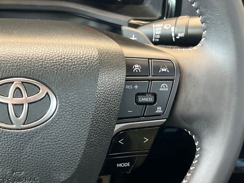 Used 2025 Toyota Camry SE FWD image 25