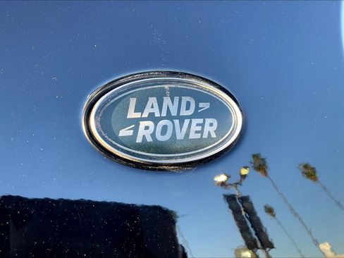 Used 2020 Land Rover Discovery HSE image 9