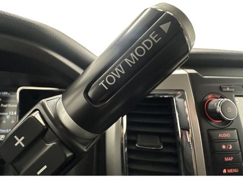 Used 2019 Nissan Titan PRO-4X w/ Pro-4x Convenience Package image 18